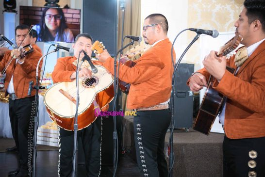 Mariachis en una fiesta de Quinceaños en New York